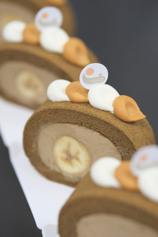 Hojicha Banana Caramel Roll Cake (Mini)